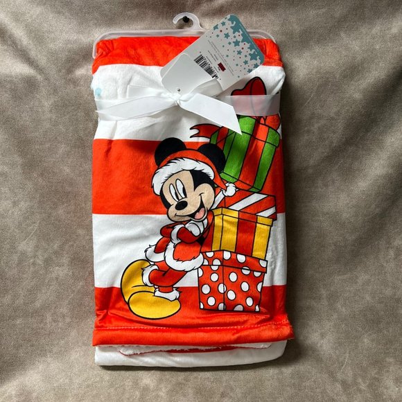 ADORABLE DISNEY BABY MICKEY MOUSE CHRISTMAS SHERPA LINED BABY BLANKET. 30" x 40" - Picture 5 of 5